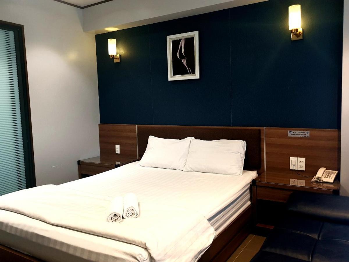 RedDoorz Premium Cloud 9 An Nhon Hotel Ho-Chi-Minh-Stadt Exterior foto